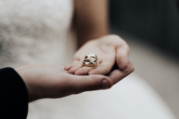 婚姻破裂怎么挽回老公的感情？5个实用策略帮你重燃爱火