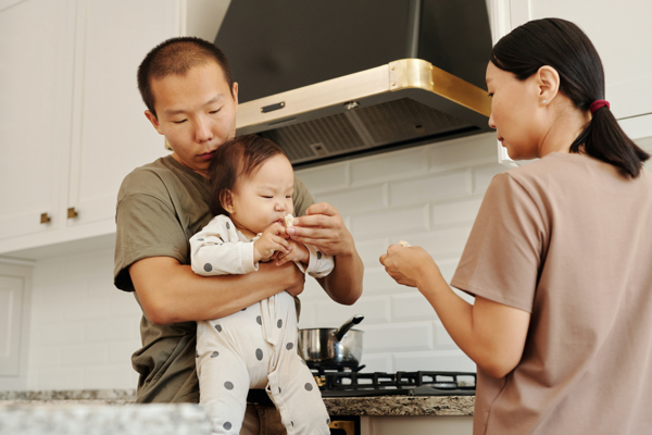 妻子流泪挽回老公：如何通过有效沟通与实际行动修复婚姻关系