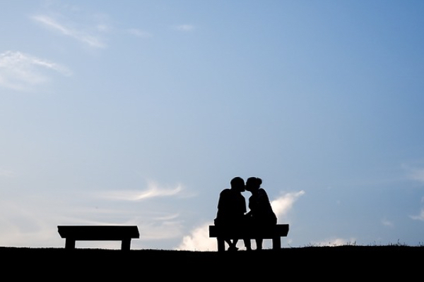 老婆出轨还想挽回老公？5个实用策略修复婚姻关系