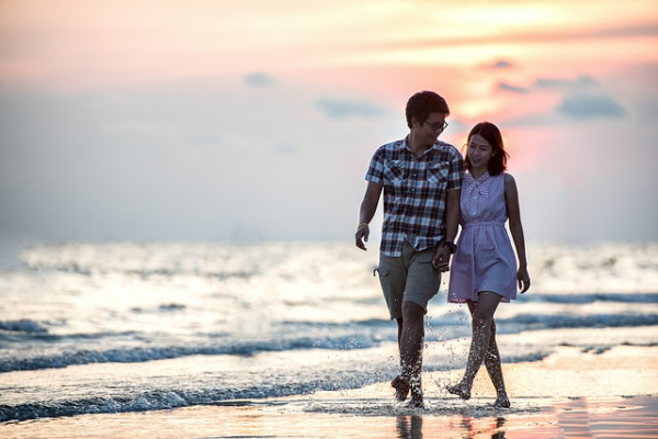 一方出轨怎样挽救婚姻？如何化解夫妻间的信任危机？